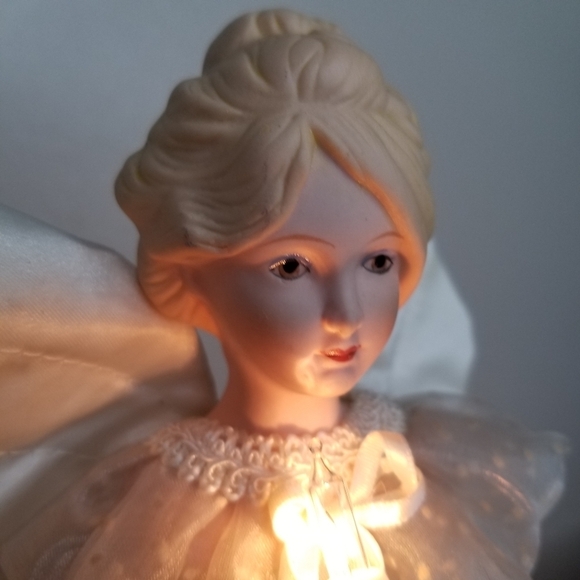 Noma Soft Glo 10 Light Porcelain Angel Holiday Christmas Tree Topper 12" - Picture 9 of 10